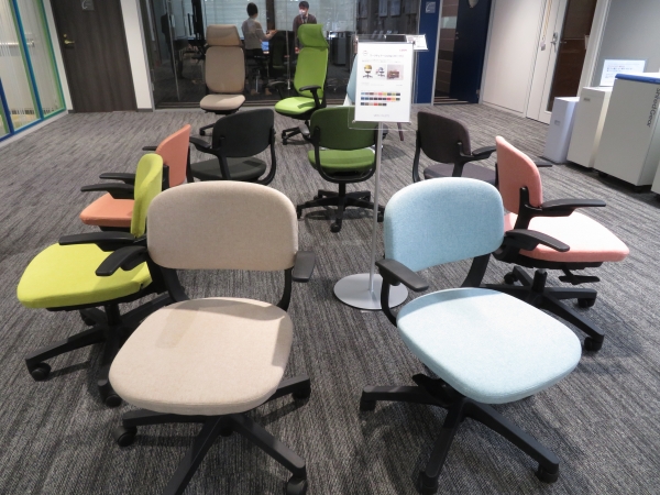 ワークチェアー ＜evita（エビータ）＞豊富なバリエーションを揃えたコンパクト