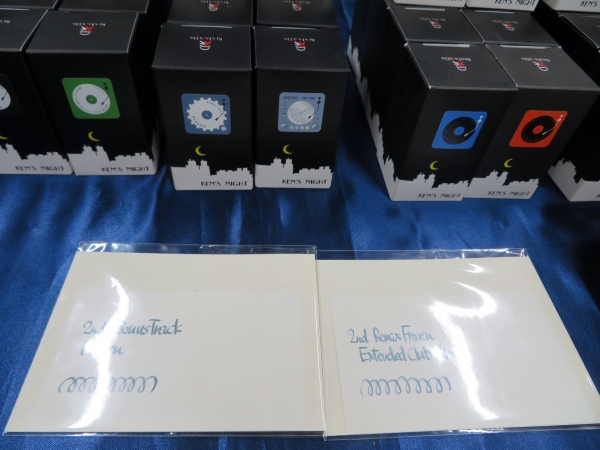 KEN'S NIGHTのオープニングを飾るのはジャズのスタンダード中のスタンダードナンバーである「Blue Moon」。夢を見ることもなく、独りぼっちだと感じていた主人公がある時突然恋焦がれていた想い人に声をかけられ、恋に落ちるという内容の唄をイメージしたインク