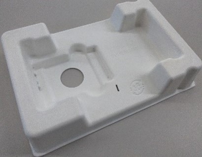 図1：原材料のバガスを成型した 「パルプモールドトレイ」