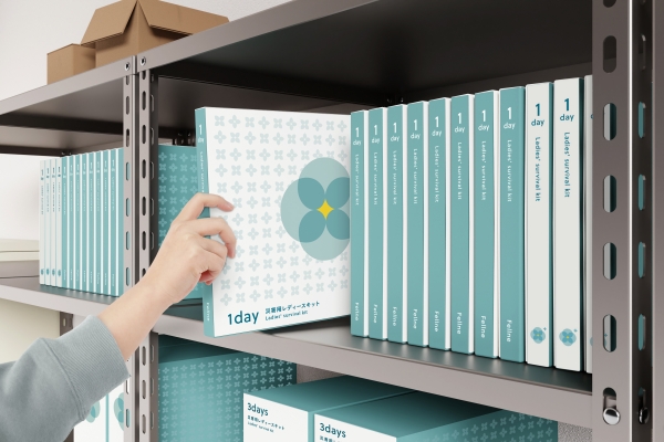 備蓄例①：キャビネットの中に