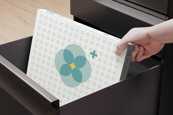 備蓄例②：デスクの中に