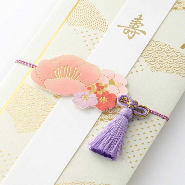 和装のトレンド 花飾り をモチーフにデザイン