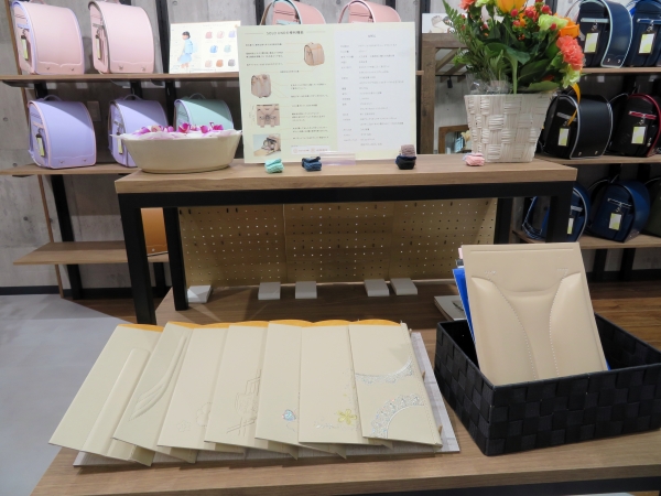 ステップ3  バックカラーを選ぶ（全5色）ショルダーベルトの裏も同じ色になります。メインカラーの次に大きく目立つ色見です