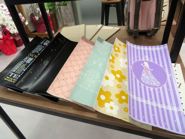 インナーデザインを選ぶ（全8種類）好きな色で、好きな柄で。開けないと見えない内装は、自分らしさとこだわりをアピール