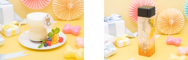 左：ほっと、のむプリン　1,100円（税込1,210円） リラックマの大好きなプリンをイメージしたホットドリンク。  右：テイクアウトボトルドリンク　1,700円（税込1,870円） リラックマのカラーをイメージしたテイクアウトボトルドリンク。