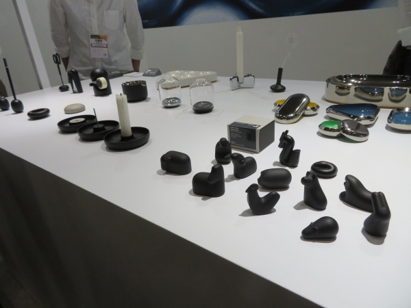 ブランド｜no.30  ＜デスクを彩る自立型文房具＞亜鉛合金の特性を活かした、形状が滑らかでほどよい重厚感が特徴の文房具セット