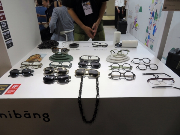 ブランド｜Hibang＜廃棄漁網で作ったアイウェア＞海岸に漂着する海洋ごみの4割も占める廃棄漁網に着目し、台湾で廃棄される漁網を素材に使用し、100%再利用可能なアイウェア