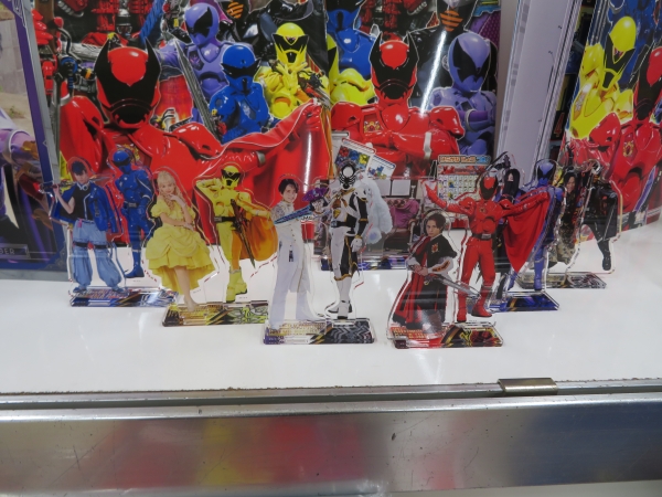 おかあさんの推しは誰？ 5人のヒーローが「アクリルスタンド」に『王様戦隊キングオージャー』