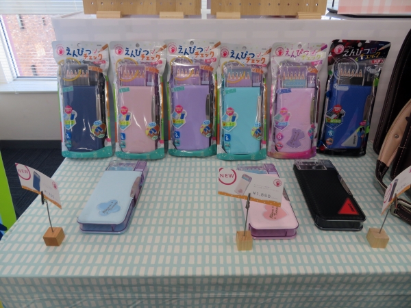 削るの忘れちゃった！ちゃんと本数足りてる？開かなくても　一目でわかる「えんぴつチェック両面筆入れ」