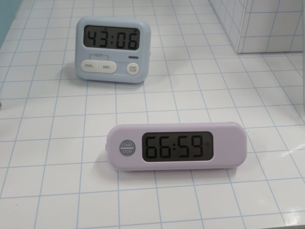 タイマー学習「スティックル タイマー ダイヤル式 持ち運びしやすい勉強用」は、タイムアップを光でお知らせ。ペンケースに入れて持ち運べるサイズ。時間設定はダイヤル操作