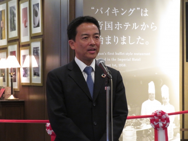 八島総支配人は「日本において食べ放題の代名詞になっているバイキング。65年前（1958年）の8月1日に帝国ホテルではじまった。北欧の料理スタイルを取入れ『好きなものを好きなだけ味わう』ビュッフェ形式に。その後、日本全国に広がり一つの食文化を築き上げた」と説明