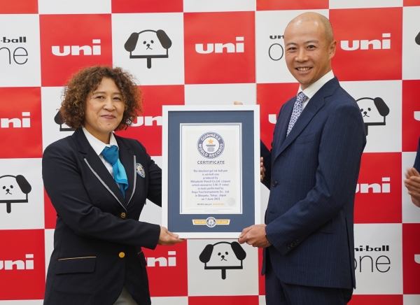 右：代表取締役社長　数原 滋彦