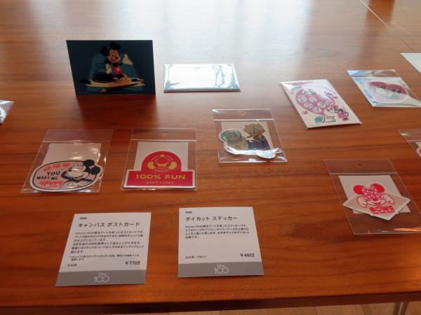 Disney100の限定アート「ポストカード」。アートの良さを引き出すために、絵柄はキャンバス風に