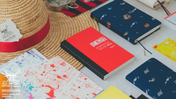『ONE PIECE（ワンピース）』の魅力を掘り下げるムック本『ONE PIECE magazine』とほぼ日手帳との２年目のコラボ。アップデートしたONE PIECE版のほぼ日手帳に加えて、手帳カバーやweeks、文具も新作をたっぷり