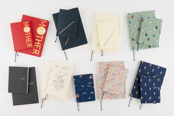 1日1ページの新型「ほぼ日手帳HON（ほん）」に、A5サイズや英語版が登場。デザインも豊富に