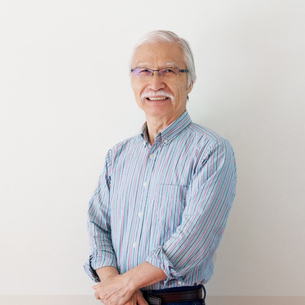 ＜柴崎春通氏＞