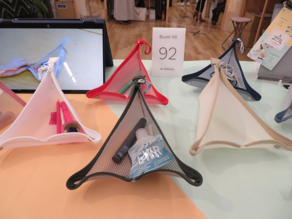 「トライフル 」第1弾は、焼却してもダイオキシンが発生しないEVA素材