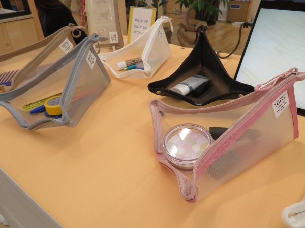 「トライフル 」2023年の新商品メッシュタイプは、軽やかな印象の中身が見やすい