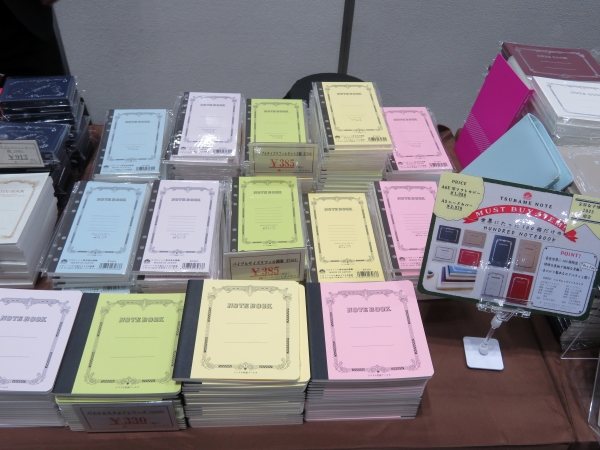 「バイブルサイズリフィル」カラフルなパステルカラーのリフィル数量限定。横罫とドット方眼の2種類。ツバメノート