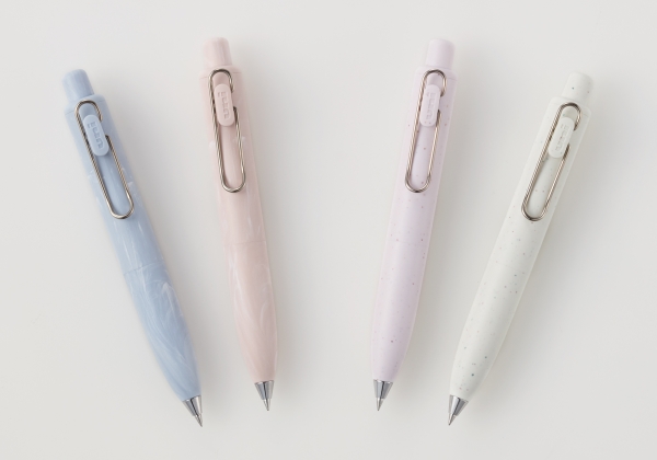左から、Mサボン、Mピオニー、Dラベンダー（数量限定）、Dホワイトティー（数量限定）
