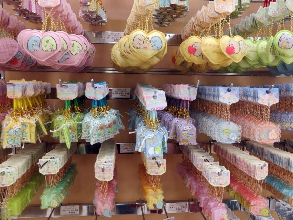 「ふわもこキーチェーン」「おまもり 星空さんぽ」各種