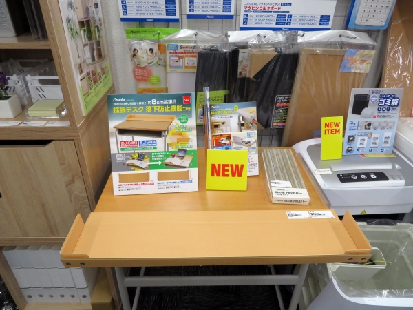 学校机の狭い問題を解決。約8ｃｍ拡張！「拡張デスク 落下防止機能つき」。新・旧ＪＩＳ規格対応の2種類　アスカ