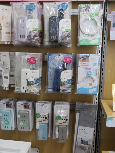 USBポート付＋収納できるコードのスリム設計。ポーチ付でケーブル類とまとめて携帯「スリムポータブルコンセント　ポーチ付　typeC /typeA  」