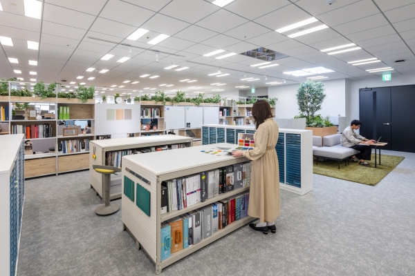 ⑤サンプルコーナー ＋ ライブラリー