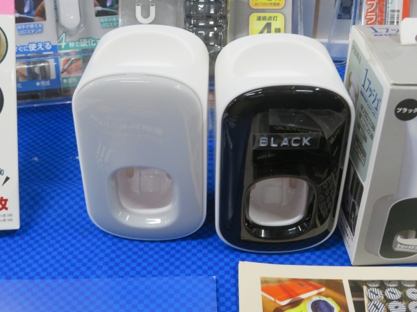 穴あけ不要！簡単3ステップで使える！浮かせる収納　1プッシュ「歯磨き粉ディスペンサー」ジット