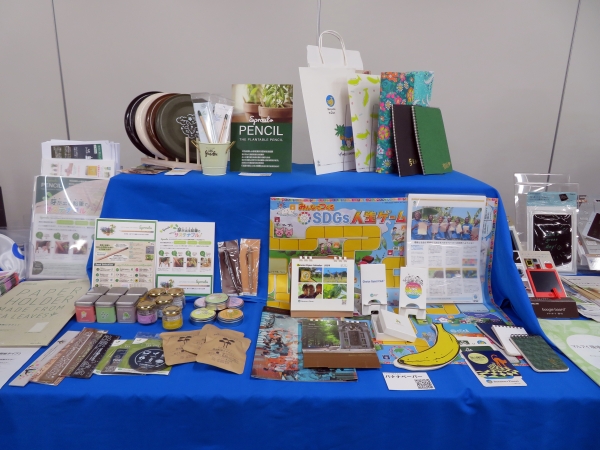 クラウンブース　環境コーナー　芽が出る鉛筆など紹介