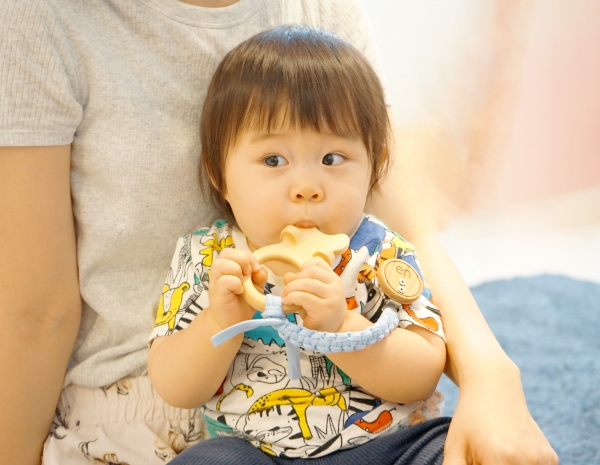 【en（国府町商工会）】ブース番号：西1-T10-10 ・出展商品：歯固め玩具「en」