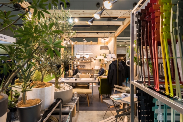 【Lightning Housing Ave.】ブース番号：西1-T10-16 ・出展商品：こだわりのライフスタイルをご提案