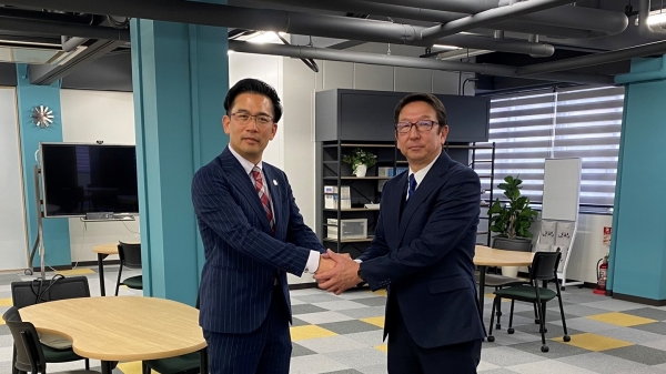 （写真左：SBMソリューション取締役社長 早川豊／右：東海桜井株式会社代表取締役 宮崎正剛）