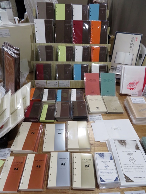 神戸派計画　文具好きカフェ店員が作った手帳リフィル。カフェに因んだイラストがドット方眼に。虫眼鏡でのぞくと・・・