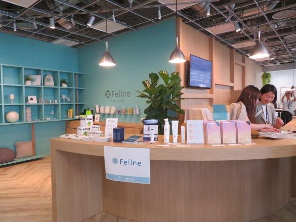 ～フェーズフリーの防災ポーチをカスタマイズ～ 基本となるセットにLife、Healthから各３アイテムづつ選び、自分だけの防災ポーチを作ります。 特別Ver.として、巾着もFellne Fes.仕様にカスタマイズしてご用意