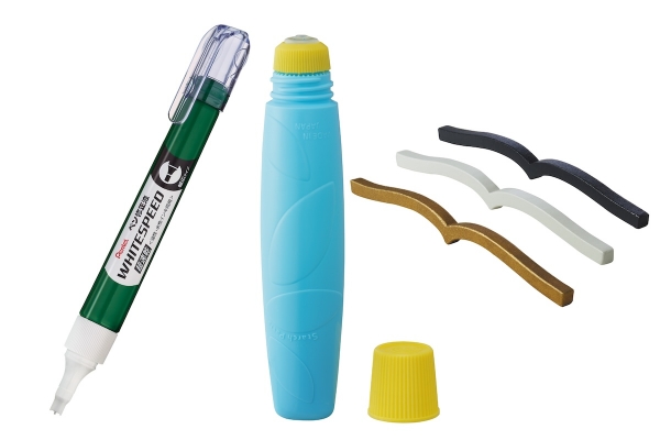 写真は左から、修正ペンの「ホワイトスピード」（ぺんてる）、でんぷん糊の「ヤマト糊 タピコ」（ヤマト）、「本に寄り添う文鎮」（コクヨ）。