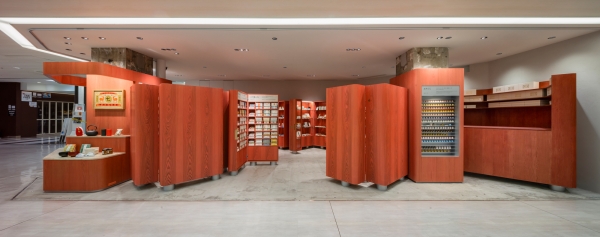 トランクが並ぶ様子をイメージした店舗設計