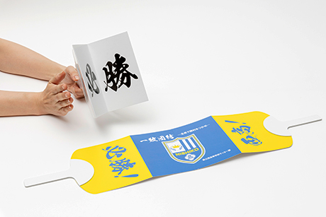 出展社名    （株）プロモ 商品名    クラップうちわ 商品の特徴    メガホン、応援ボード、うちわを一つに集約したマルチ商品。手拍子をしながら仰いだり応援ボードとして掲げたり