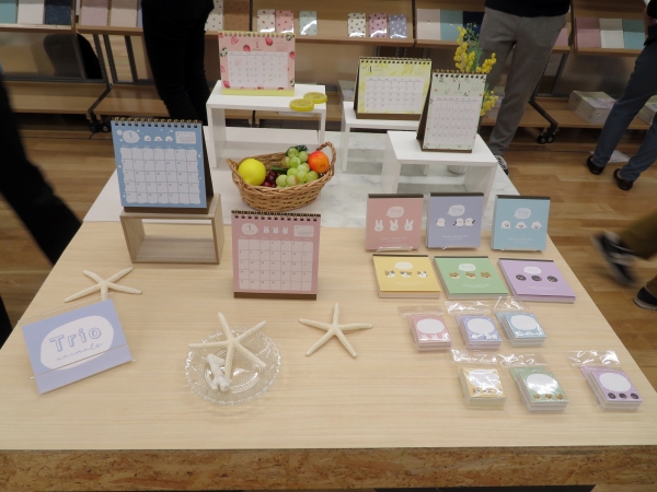 トリオカレンダーにアザラシやメンダコなど水族館で人気の仲間たちが登場「卓上カレンダー／トリオ水族館」。ダイアリーやカレンダーで好評のトリオがステーショナリーに！LABCLIP