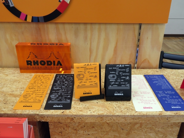 フランス語を楽しく学べるPVCカバー付きブロックロディアNo.11「フランセ」。第2弾は「スポーツ」と「日常会話」テーマ。「スポーツ」は、競技名をピクトグラムと合わせてデザイン