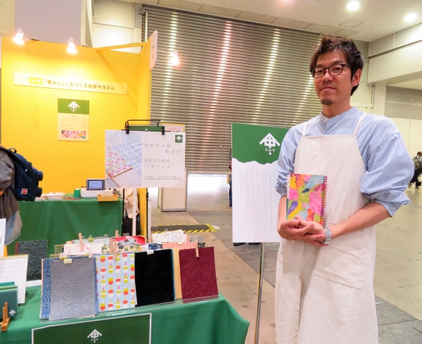 紙屋中庄として初めて 日本ホビーショーに出展。『世界の紙でつくるノートづくり』  世界各国のあらゆる紙を表紙に使った ノートづくりを開催