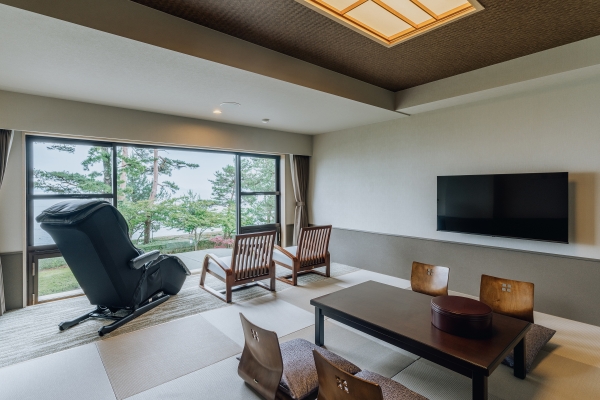 部屋面積：39㎡（9ｰ10畳）／最大定員：5名  本館 和室