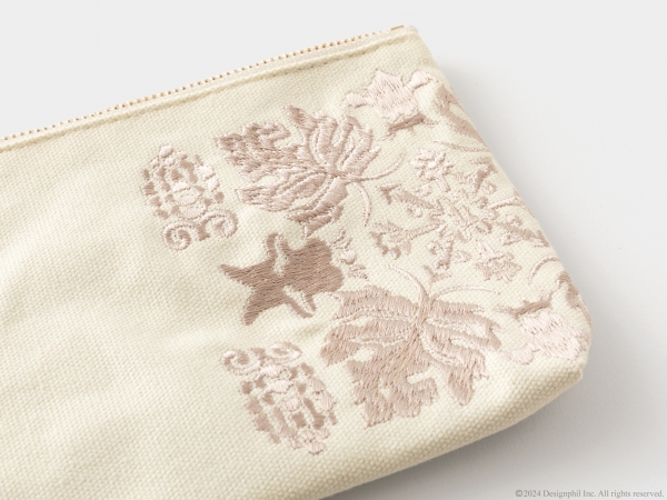 博多座の緞帳をイメージした葡萄唐草文様の刺繍
