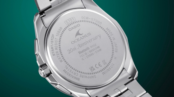 ブランド20周年を記念した特別仕様のケースバック ※画像は「OCW-S7000SG」