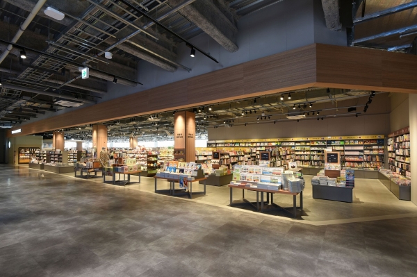 約12万冊の書籍・雑誌を展開