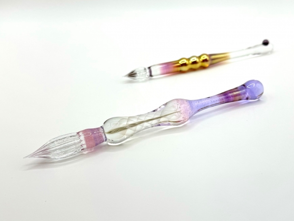 川西硝子　インサイド螺旋　宵（手前）