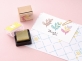 シヤチハタ　スタンプアート用スタンプパッド　ミニサイズ「いろもよう 光彩 わらべ」発売