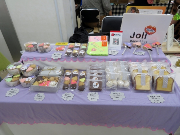 Joli Bake Shopは、季節のお菓子から気まぐれで作るお菓子とPOPで可愛いアイシングクッキー店