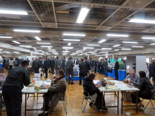 会場には120社が出展。新たな情報を求め東日本を中心に300社の540名が来会した