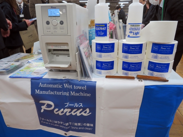 業界唯一の国産品 除菌タオルディスペンサー「プールス」は、ボタンを押すといつでも温かい除菌タオルが出てきます。手拭きから身体清拭まで用途に合わせて5種類のカットサイズ。医療機関・介護施設・保育園・認定こども園・飲食関係・アミューズメント施設におススメ　プールス